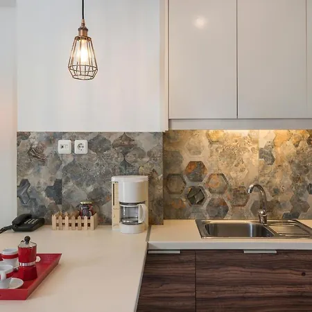 Βright Apartment Close To Beach & City Center
